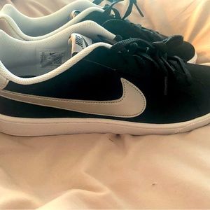 Brand new Nike court royals